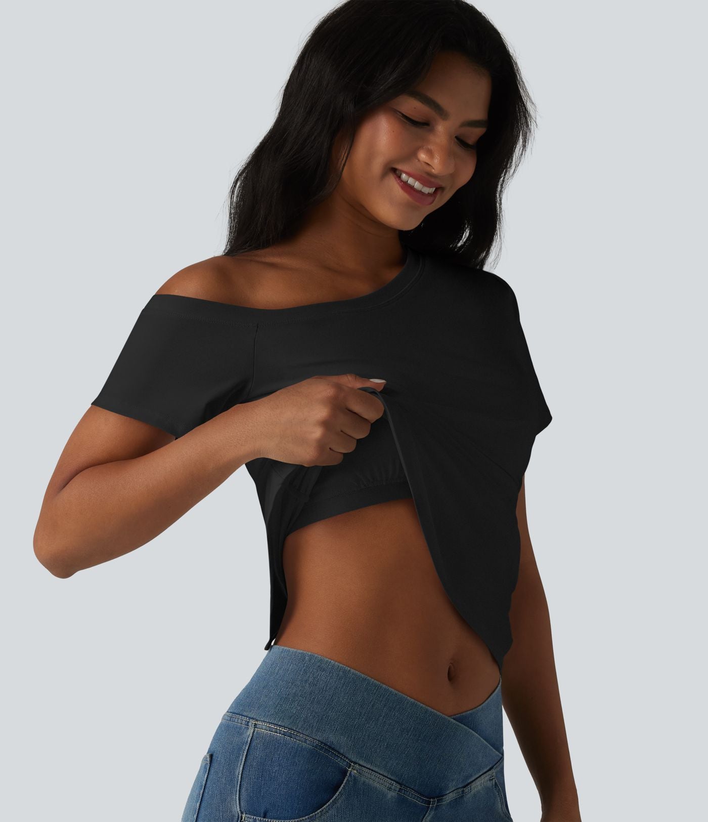 T-shirt SoftlyZero™ Airy asymétrique épaule dénudée froncé avec fente, brassière intégrée et effet frais InstantCool