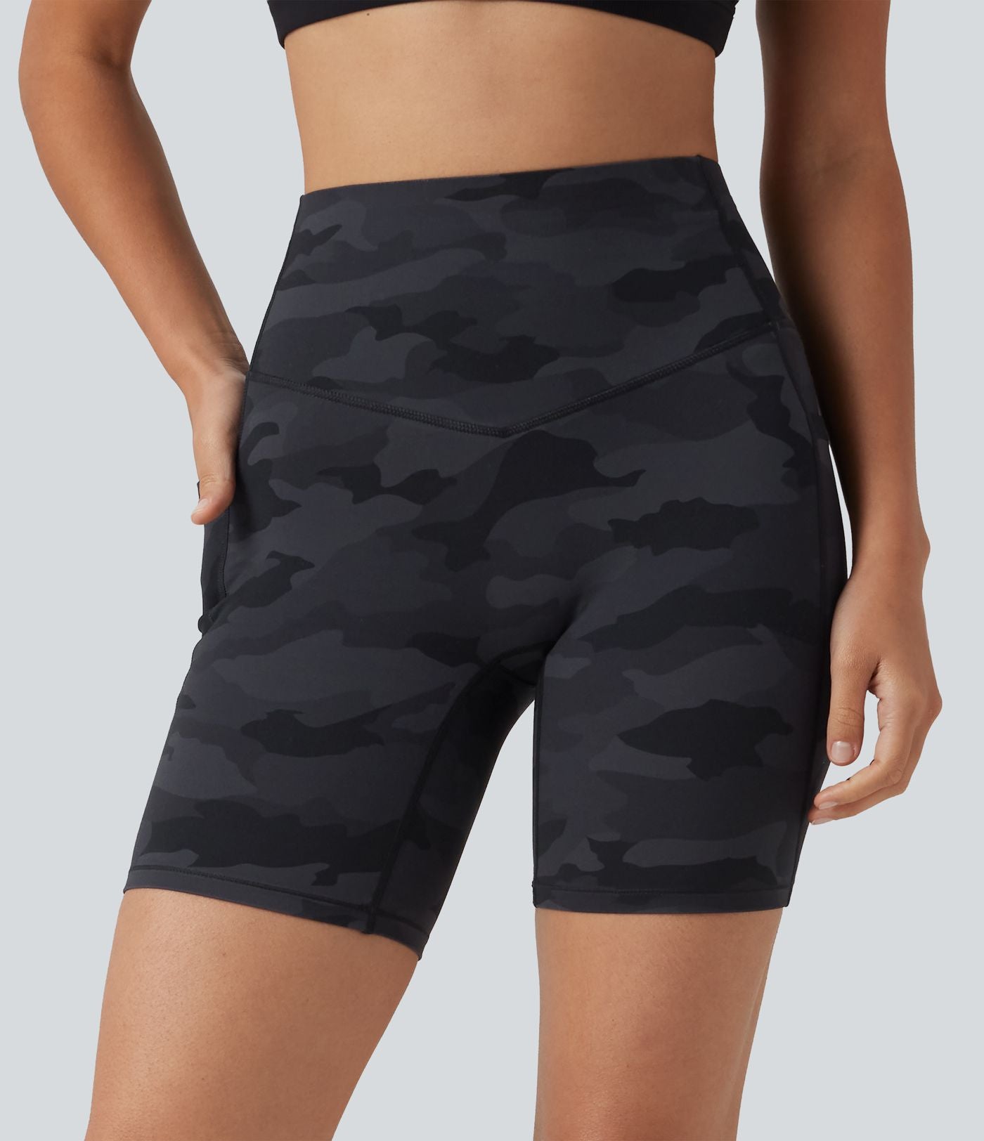 Short cycliste d'entraînement gainant taille haute UltraSculpt™ à imprimé camouflage 17,5 cm avec poches