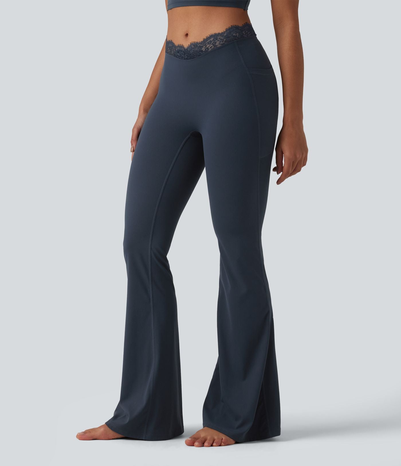 Halara UltraSculpt™ Legging évasé de yoga taille haute en V avec dentelle contrastée et poches