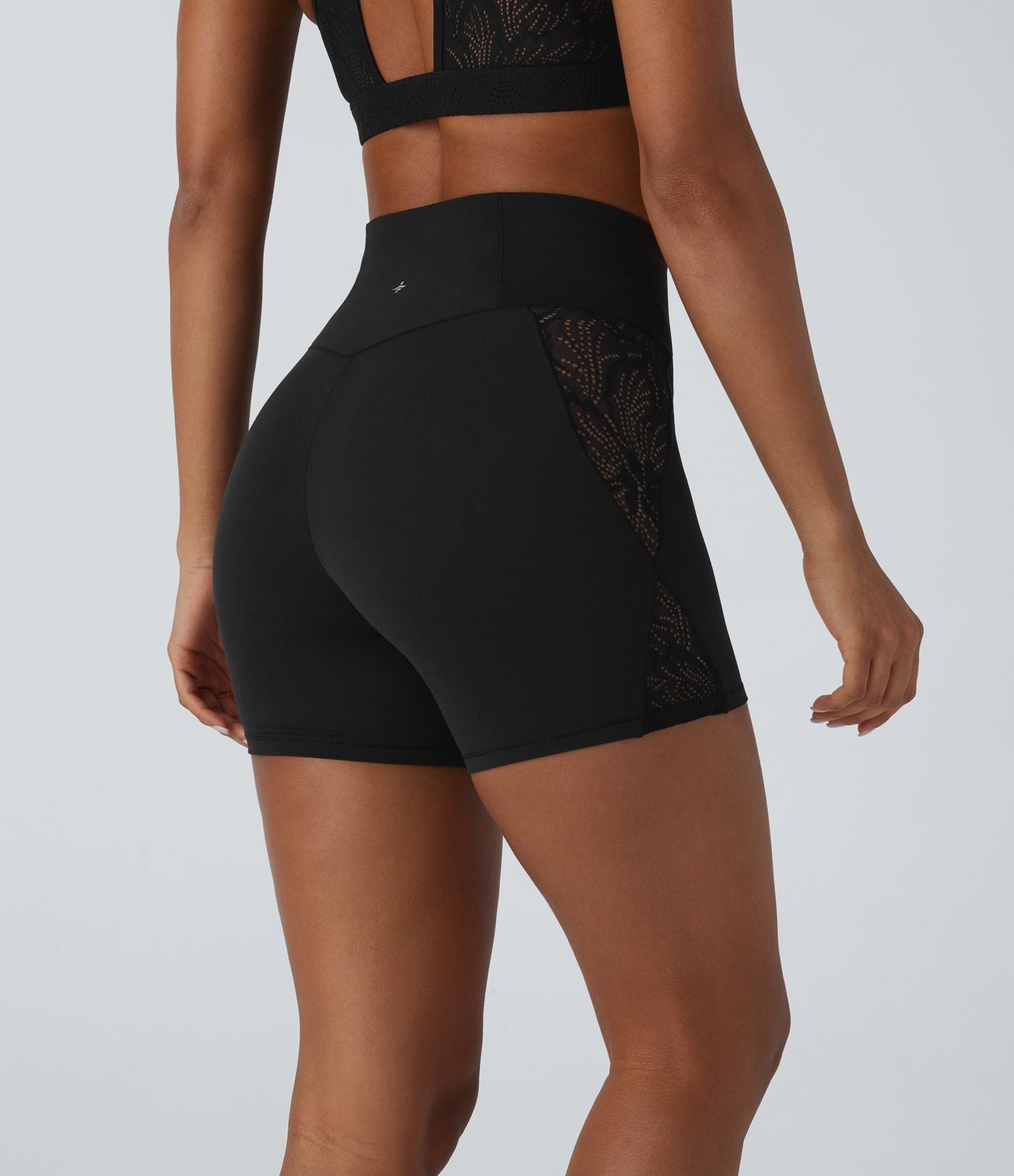 Softlyzero™ Short cycliste yoga taille haute croisé avec dentelle contrastée et poche arrière 12,5 cm - UPF50+