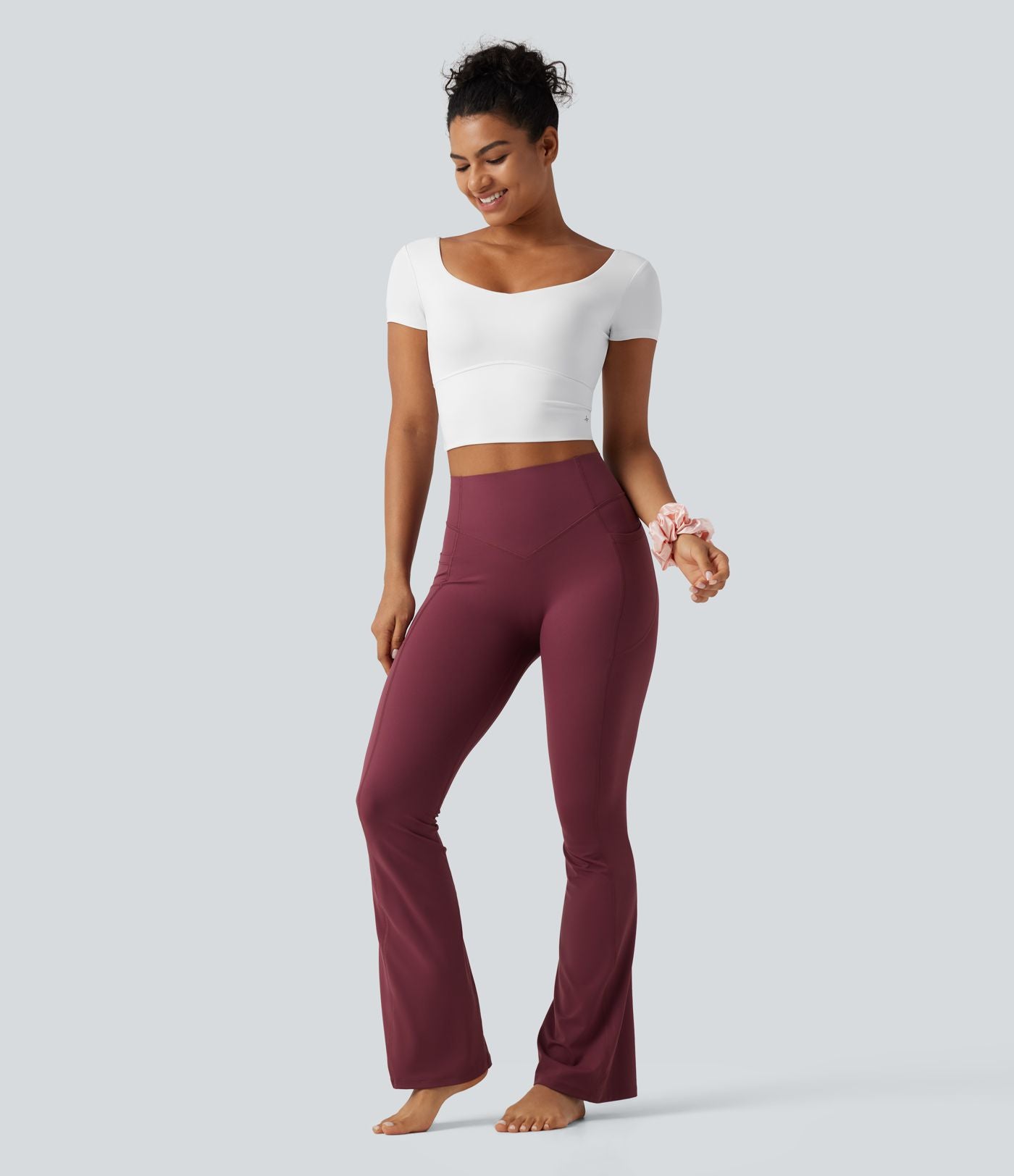 Haut yoga crop SoftlyZero™ séchage rapide Quick Dry à col diamant, manches courtes, mesh et coussinets amovibles
