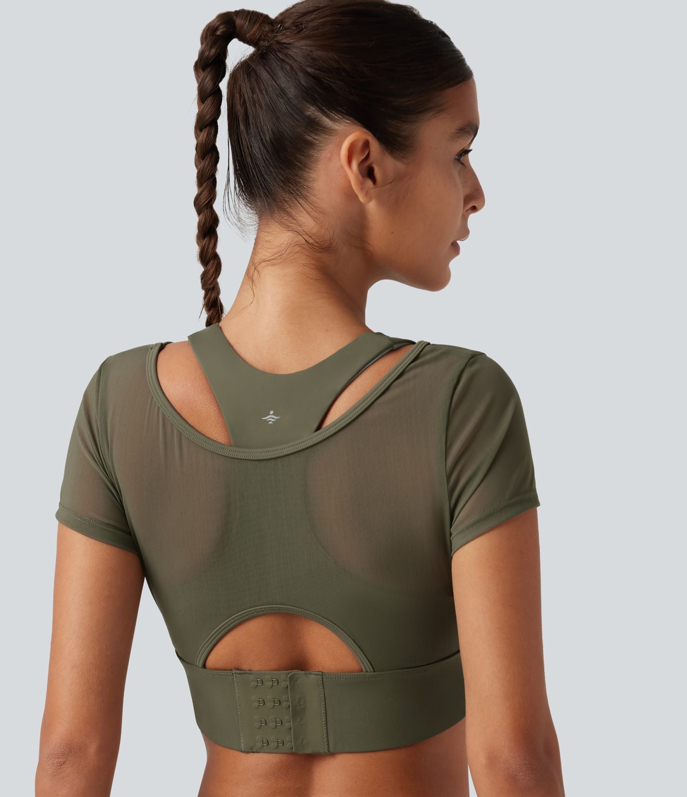 Crop top de running effet frais InstantCool à séchage rapide avec encolure bateau, mesh contrasté, manches courtes, coussinets amovibles et protection solaire UPF50+