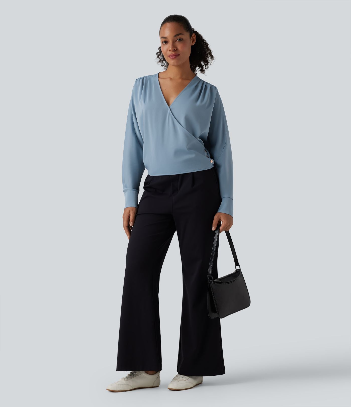 Blouse esprit bureau défroissage facile, col V, manches longues et boutons décoratifs