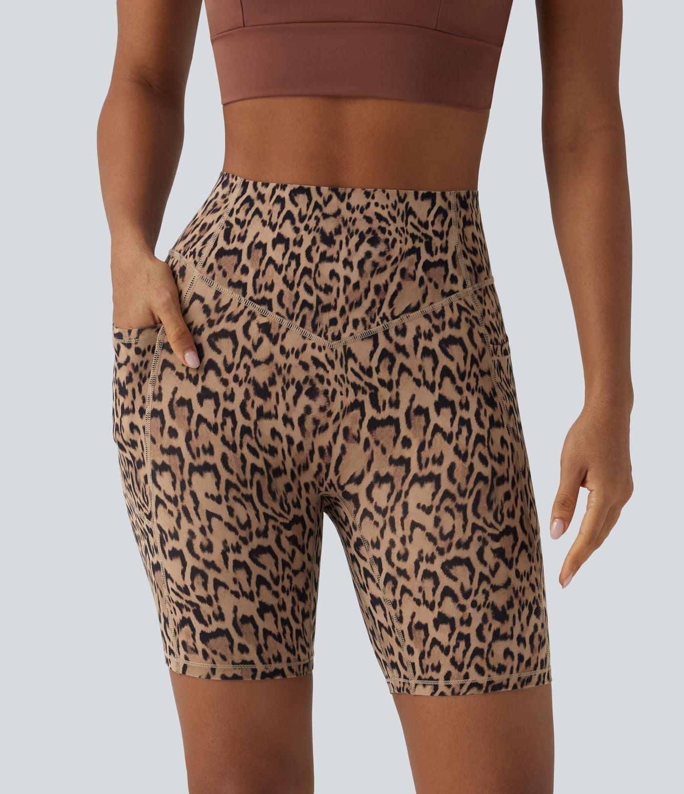 Short cycliste d'entraînement taille haute gainant effet push-up imprimé léopard 17,5 cm Halara UltraSculpt™ avec poches