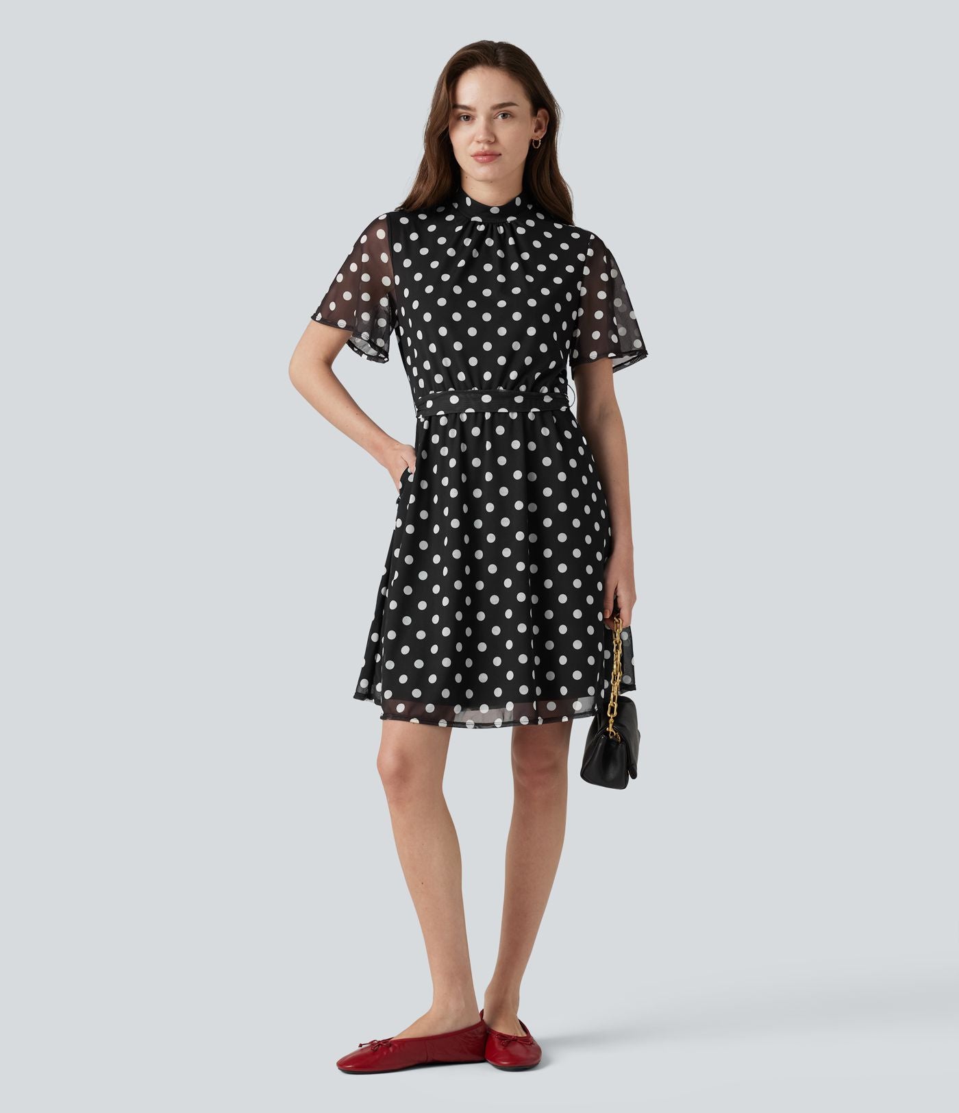 Robe décontractée col cheminée à pois en mesh avec manches à volants, ceinture et poches