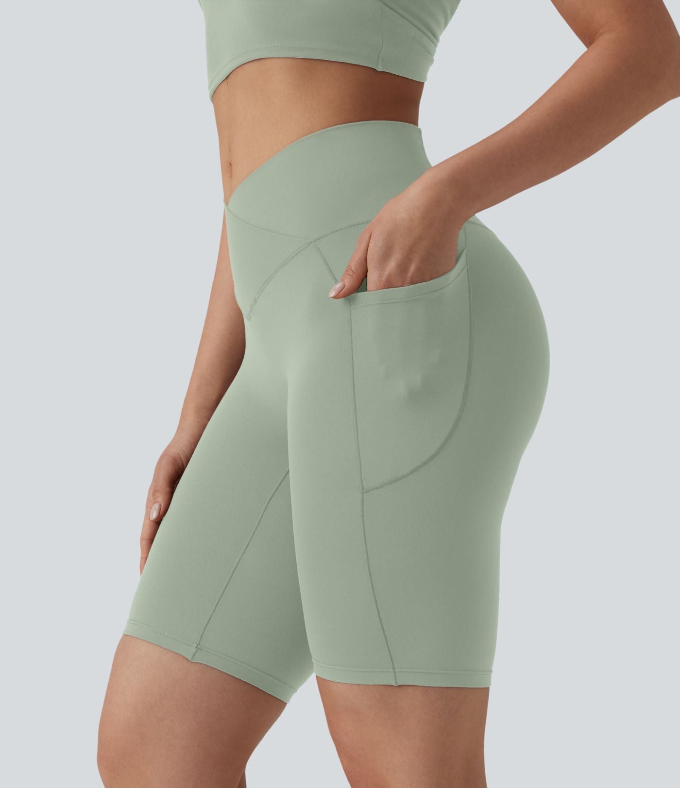 SoftlyZero™ Short cycliste de yoga croisé taille haute 23 cm avec poches - UPF50+