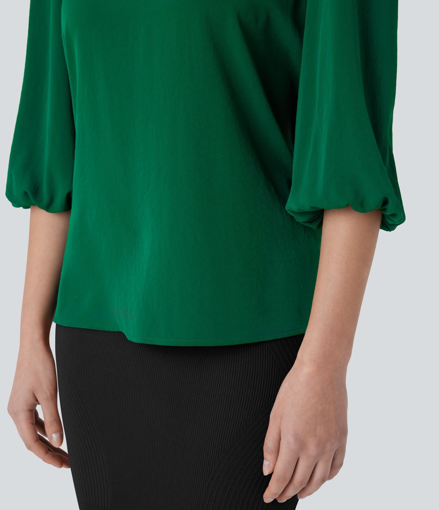 Blouse de travail col bateau avec manches évêque et dos ajouré