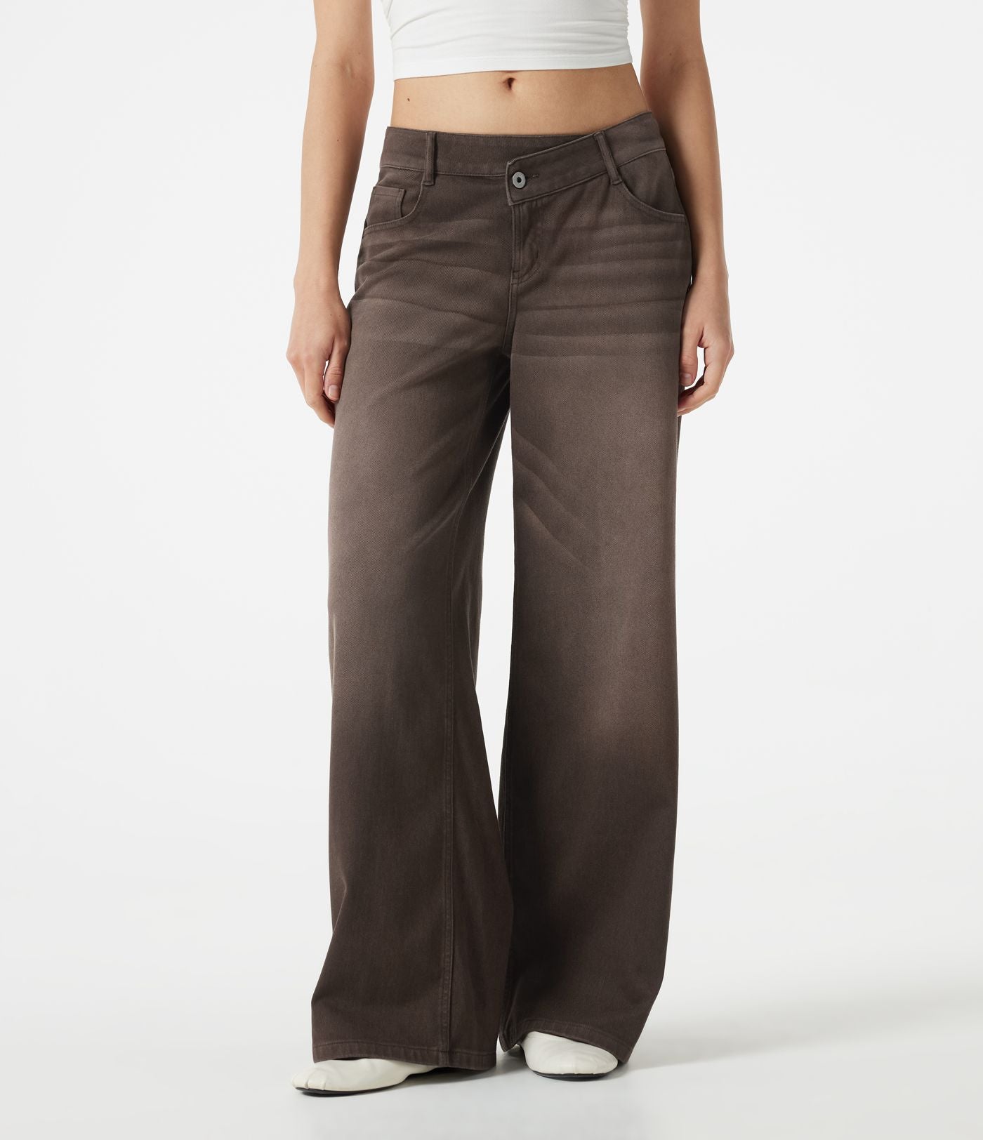 Jean large Halara Flex™ taille basse asymétrique à délavage coloré avec poches