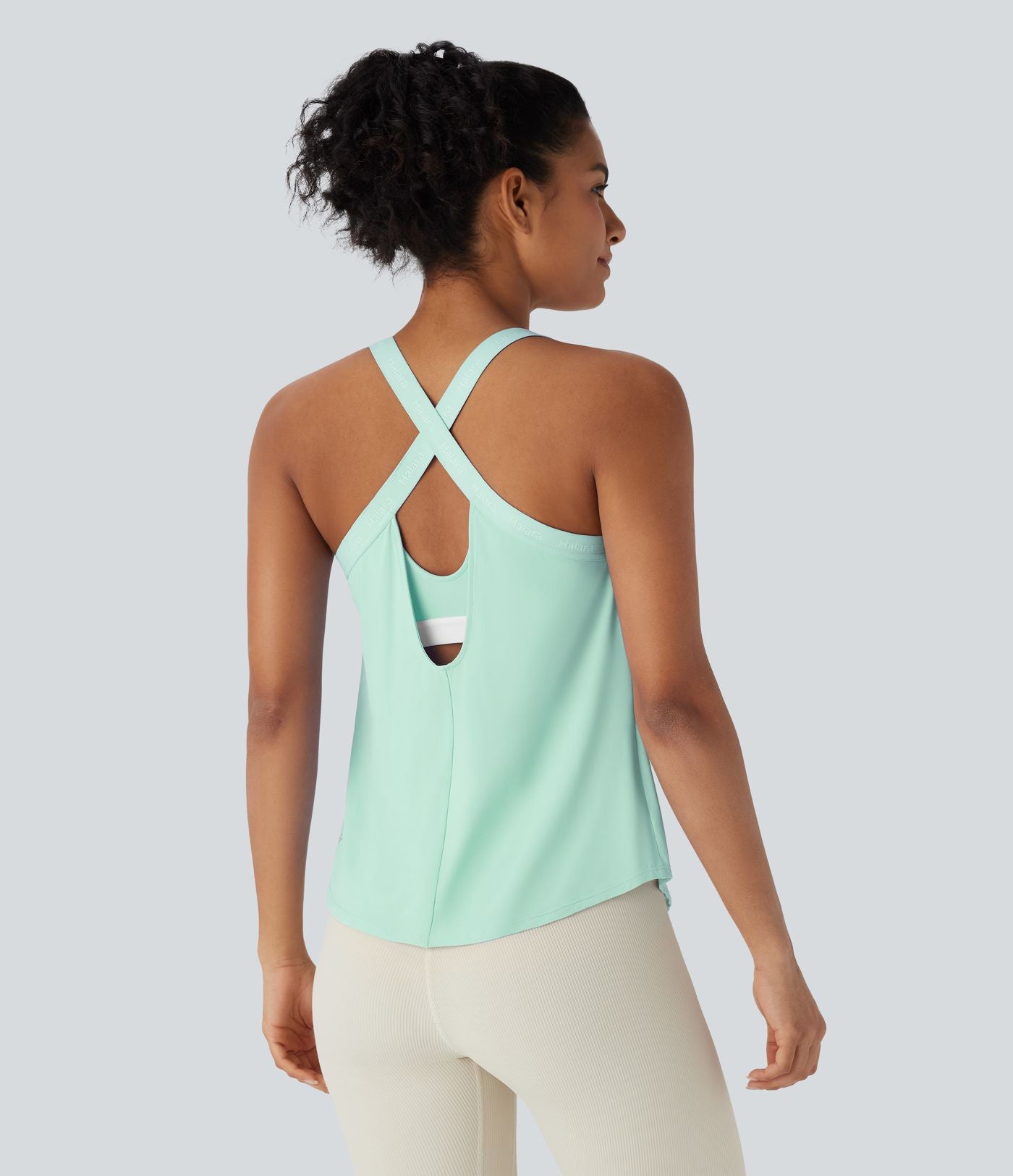 Débardeur yoga dos nu col U avec bretelles croisées, ourlet arrondi et effet frais InstantCool, protection solaire UPF50+