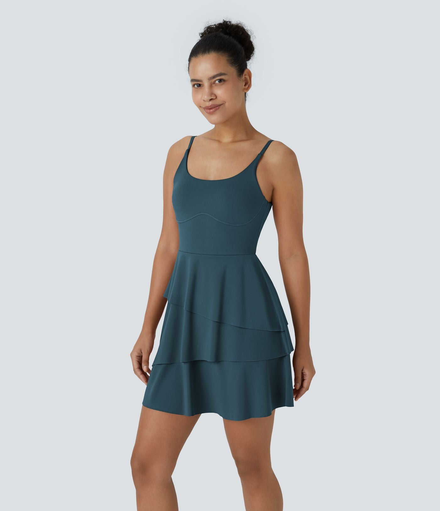 Robe de sport mini SoftlyZero™ Airy à effet frais InstantCool 2-en-1 avec volants superposés et dos nu avec poches