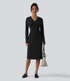 Robe midi col V manches longues froncée avec fente - Idéale pour le bureau