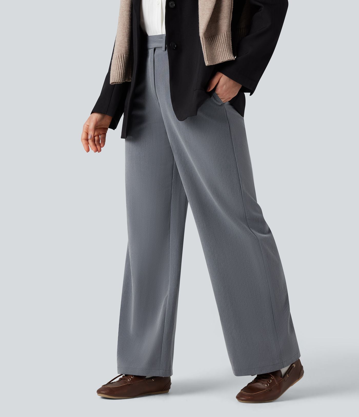 Pantalon tailleur rayé coupe droite taille haute avec poches