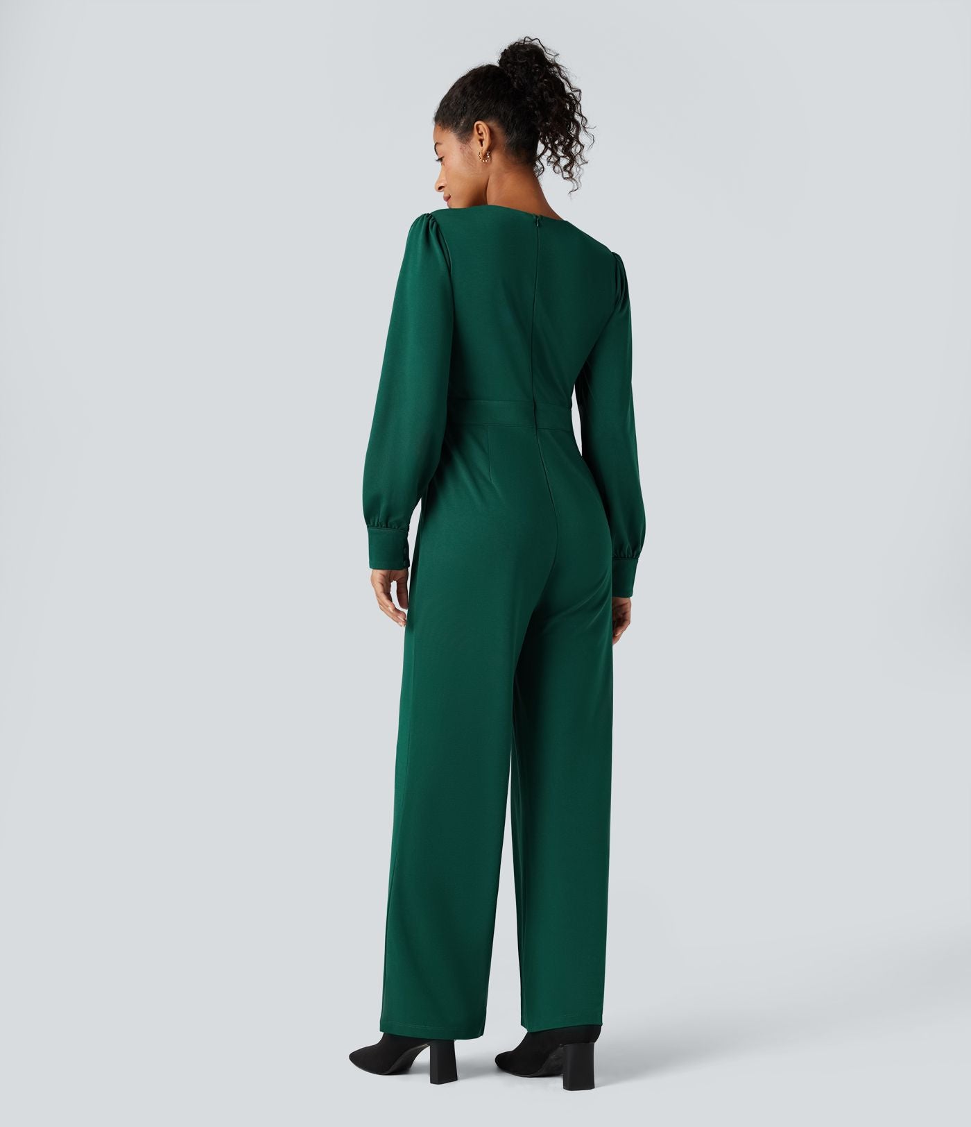 Combinaison tailleur col V manches longues bouffantes coupe droite avec poches
