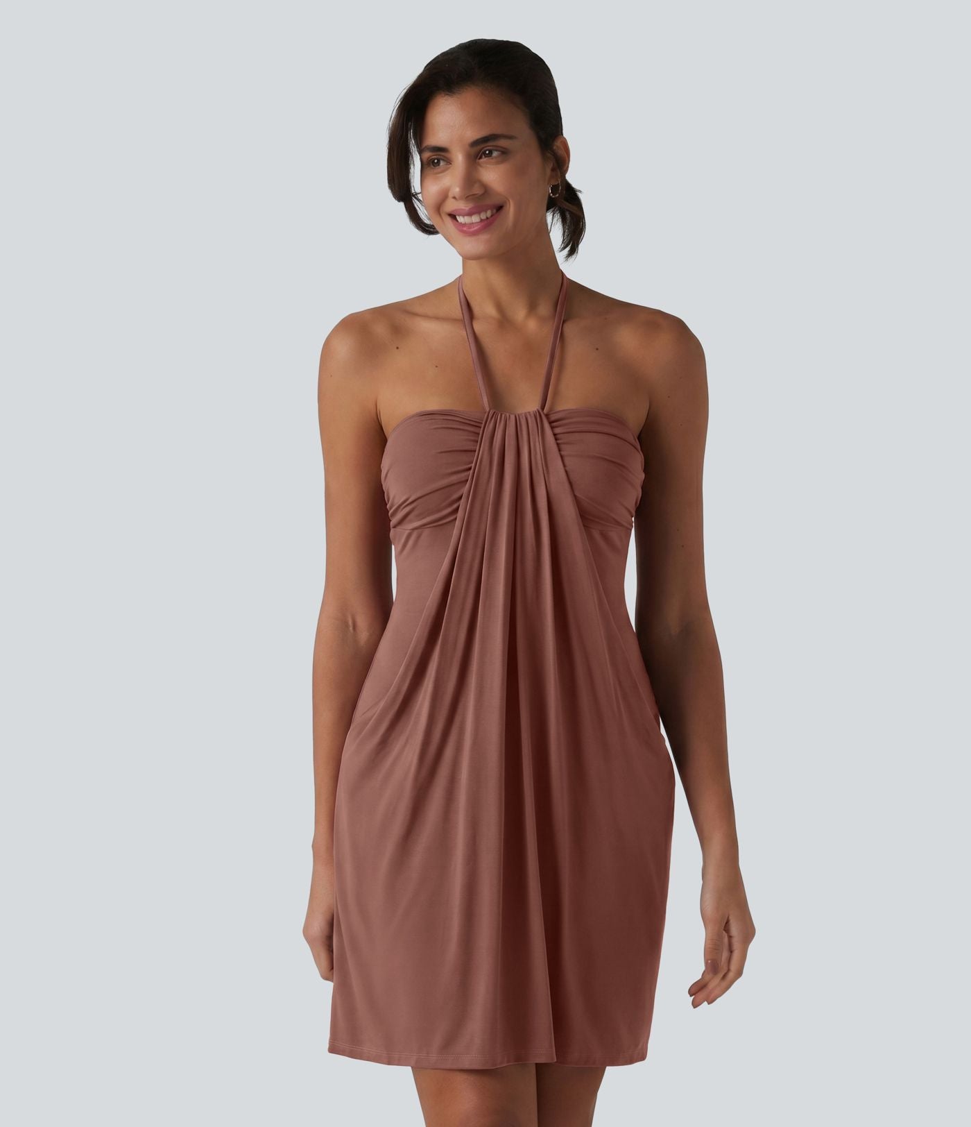 Robe resort mini dos nu à col licou avec lien noué dans le dos et poches