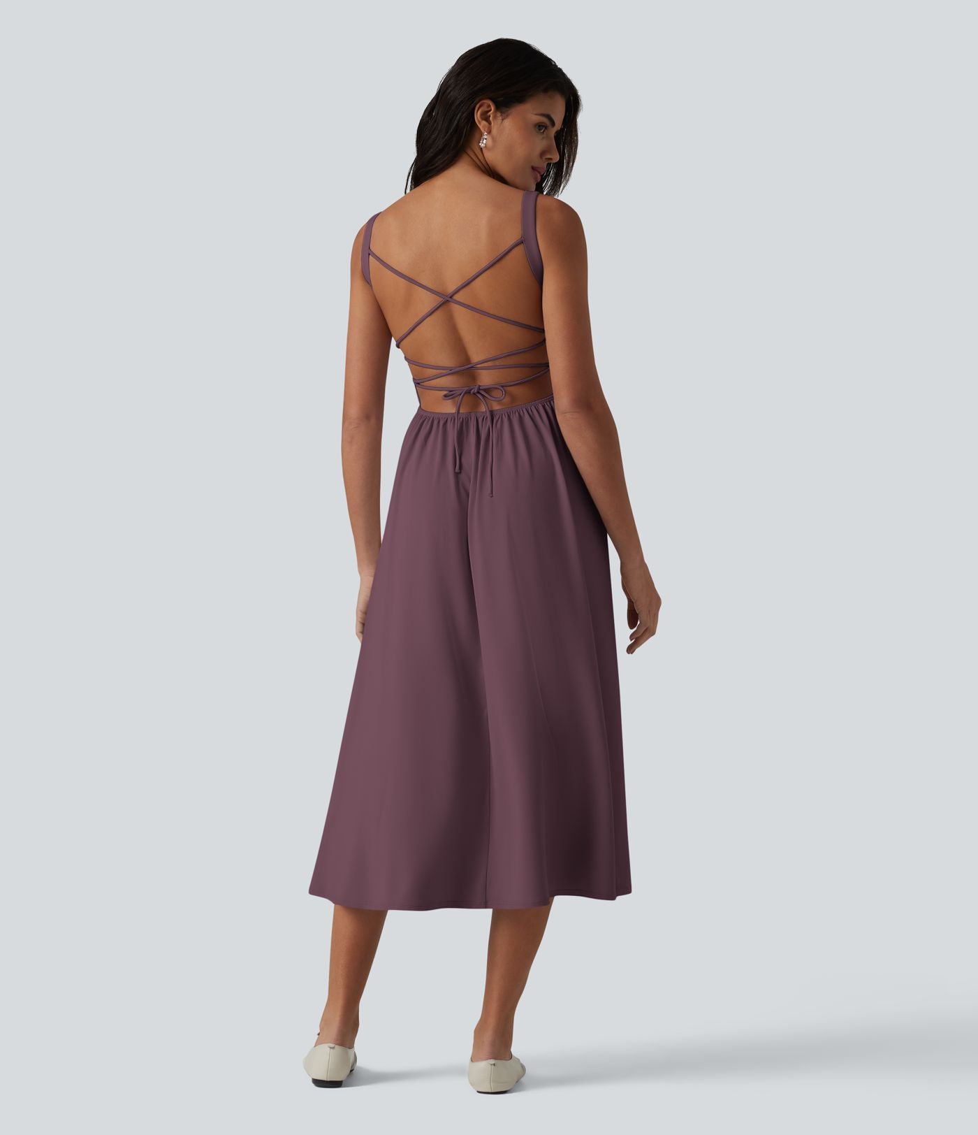 Robe fluide midi de villégiature sans manches, encolure carrée, dos nu croisé, fronces et soutien-gorge intégré