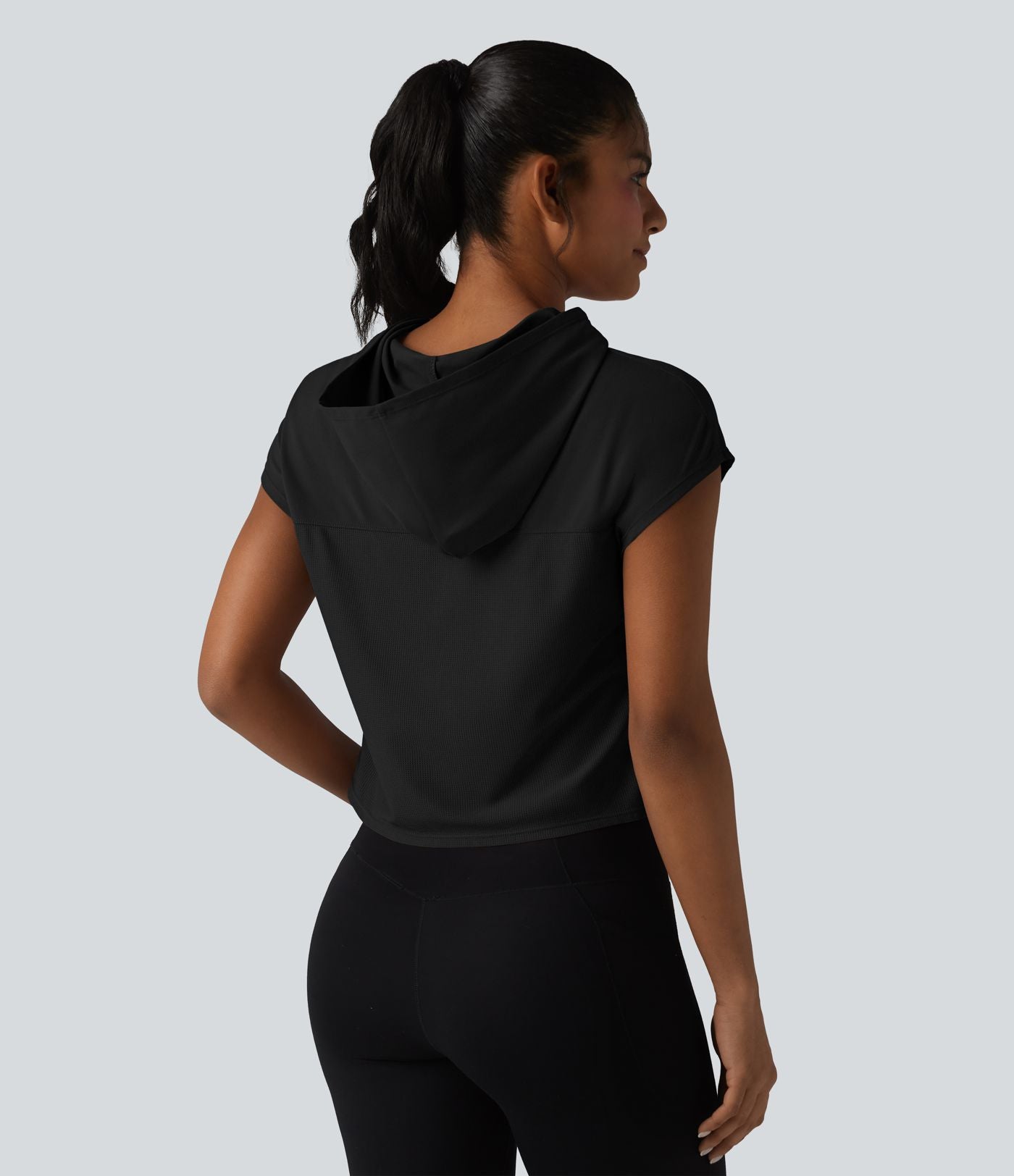 Haut de sport court à capuche et manches courtes en mesh respirant, agréable au toucher, séchage rapide, protection solaire UPF50+