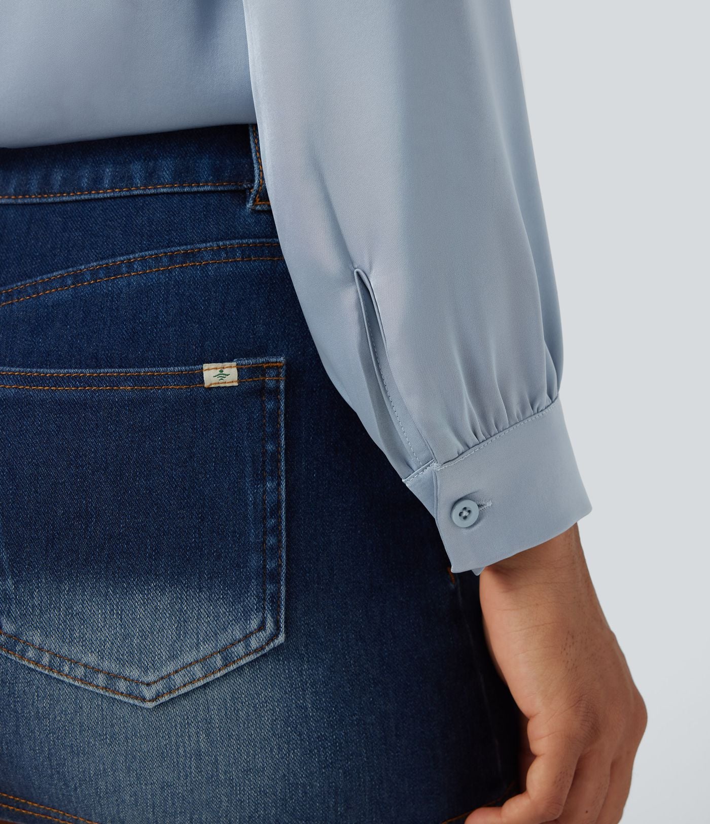 Chemise décontractée en satin col V manches longues à finitions volants