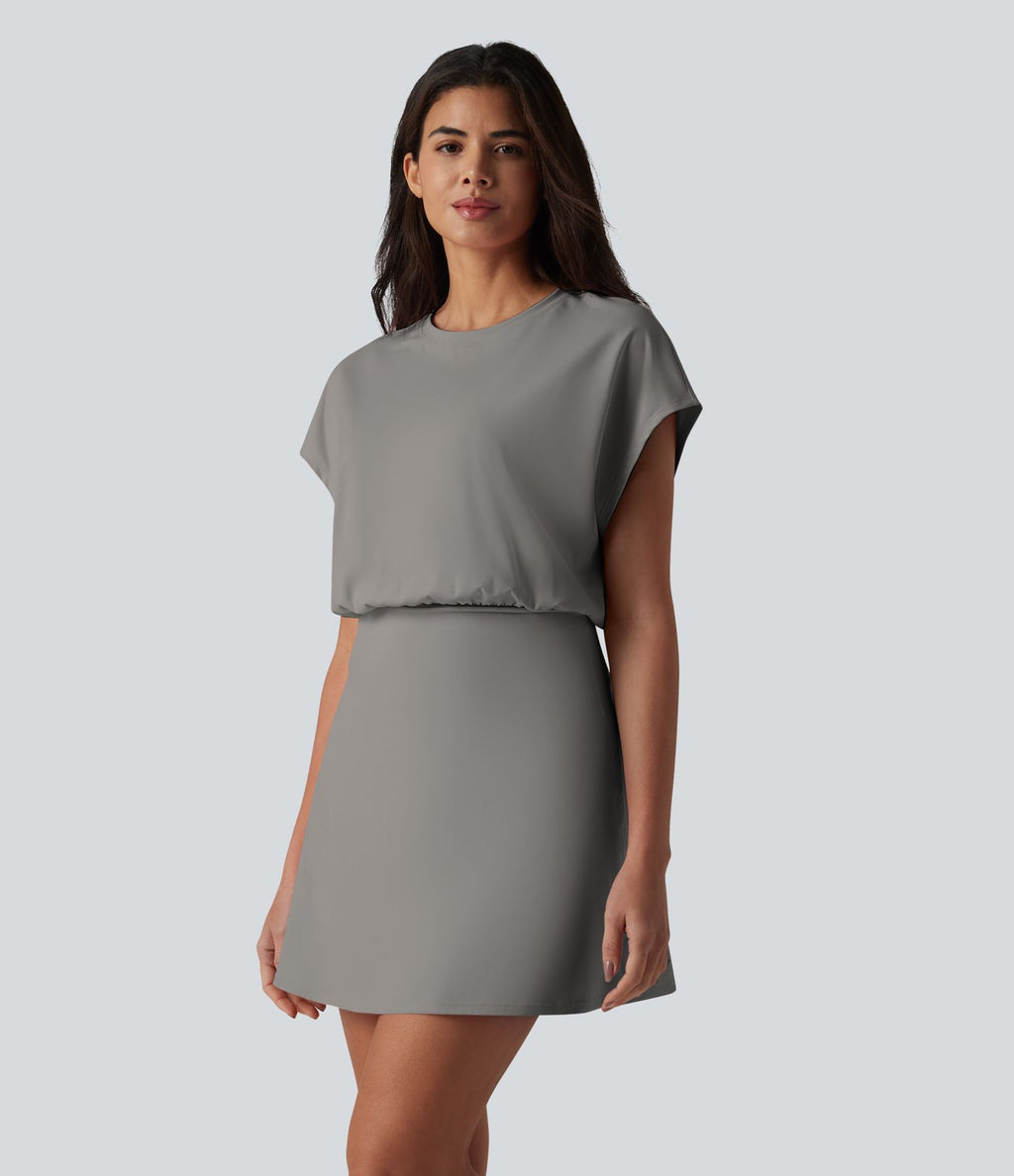 Robe de sport mini de yoga SoftlyZero™ Airy 2-en-1 effet frais InstantCool col rond à manches courtes, demi-zip et poches, accès facile Easy Peasy