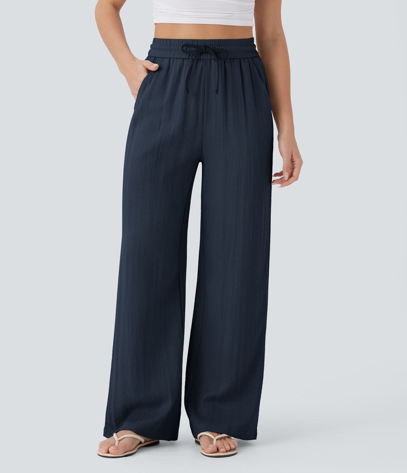 Pantalon large fluide taille haute avec cordon de serrage, poches latérales et aspect lin