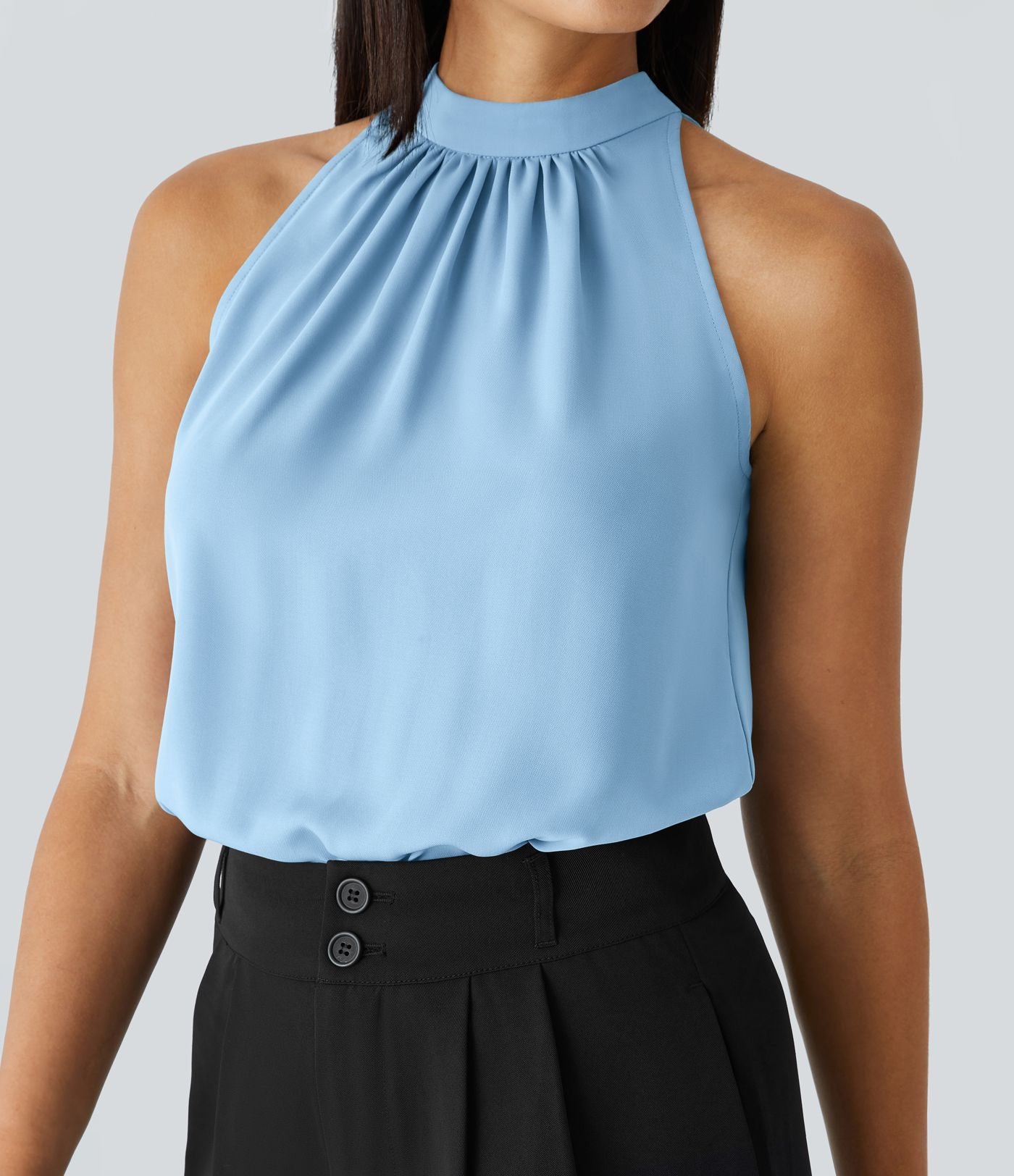 Blouse Travail Sans Manches Ourlet Courbé Col Haut Découpe au Dos Plis