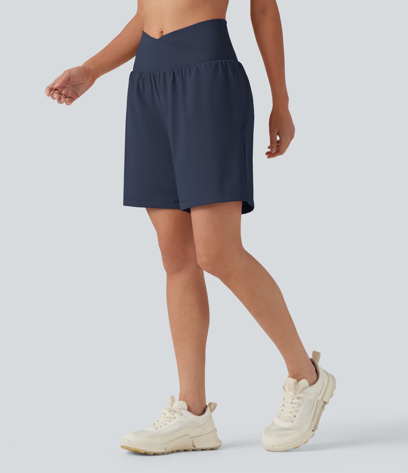 Short de yoga SoftlyZero™ Airy 2-en-1, taille haute, croisé, à effet frais InstantCool, 17,5 cm, avec poches