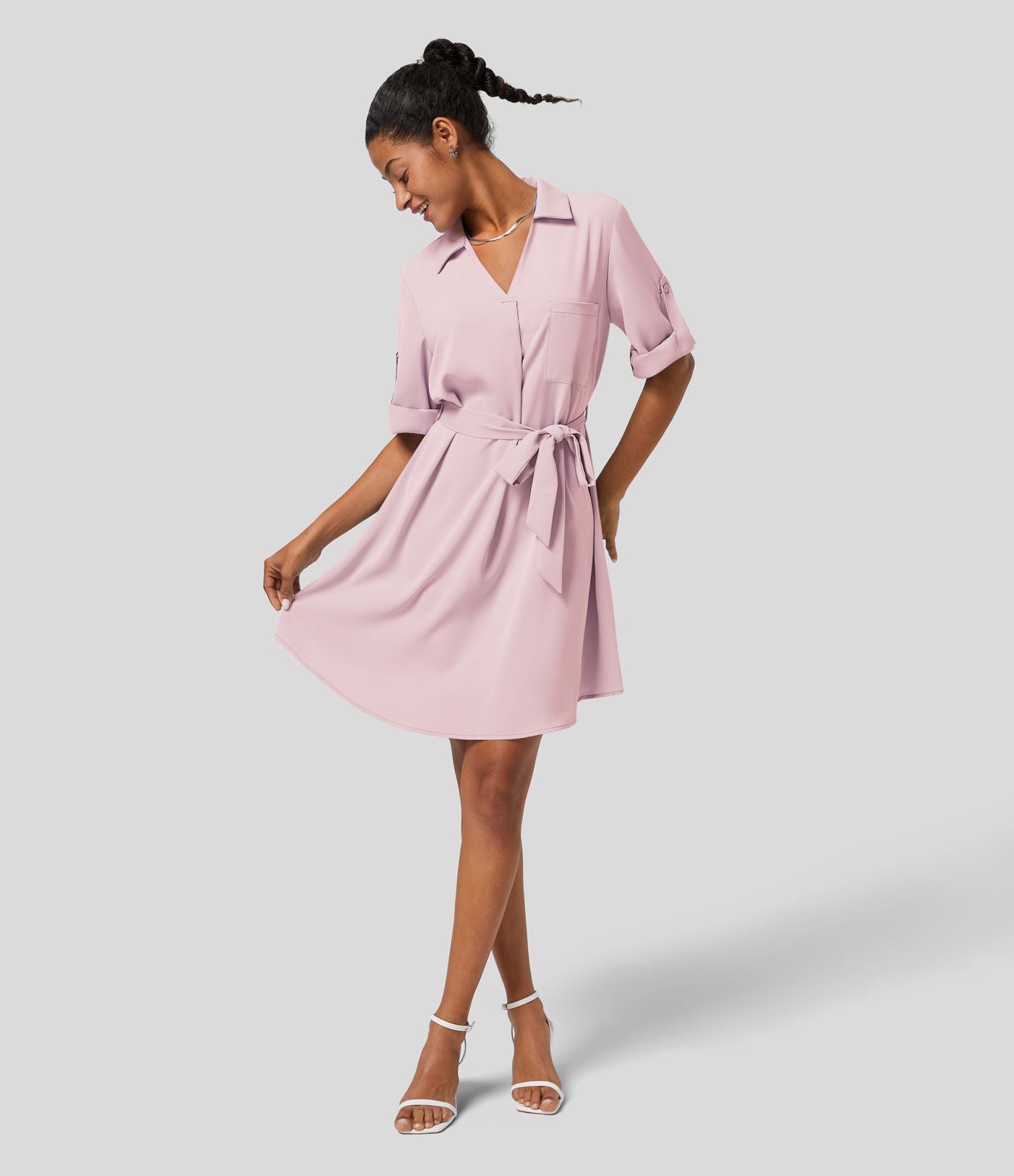 Robe-chemise décontractée à col, manches retroussables et ceinture