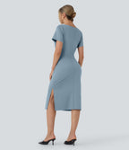 Robe tailleur mi-longue moulante manches courtes froncée