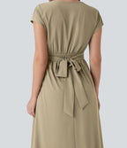 Robe midi Breezeful™ col V manches courtes à liens dans le dos séchage rapide avec poches latérales