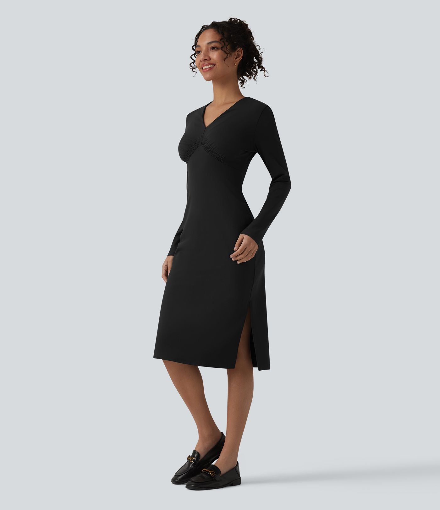 Robe midi col V manches longues froncée avec fente - Idéale pour le bureau