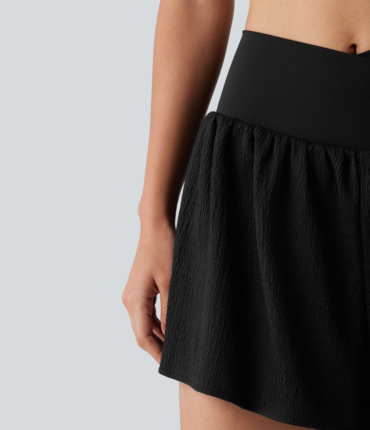 Short de running 2-en-1 taille haute croisée en tissu froissé avec ourlet fendu et poches