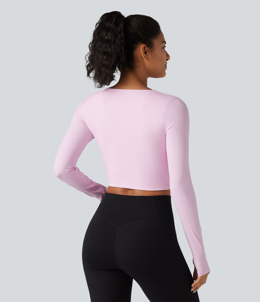 Haut de sport court de yoga à col asymétrique avec coussinets intégrés, manches longues et trous pour les pouces