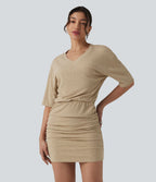 Robe mini moulante décontractée en maille côtelée, col V, manches courtes, froncée