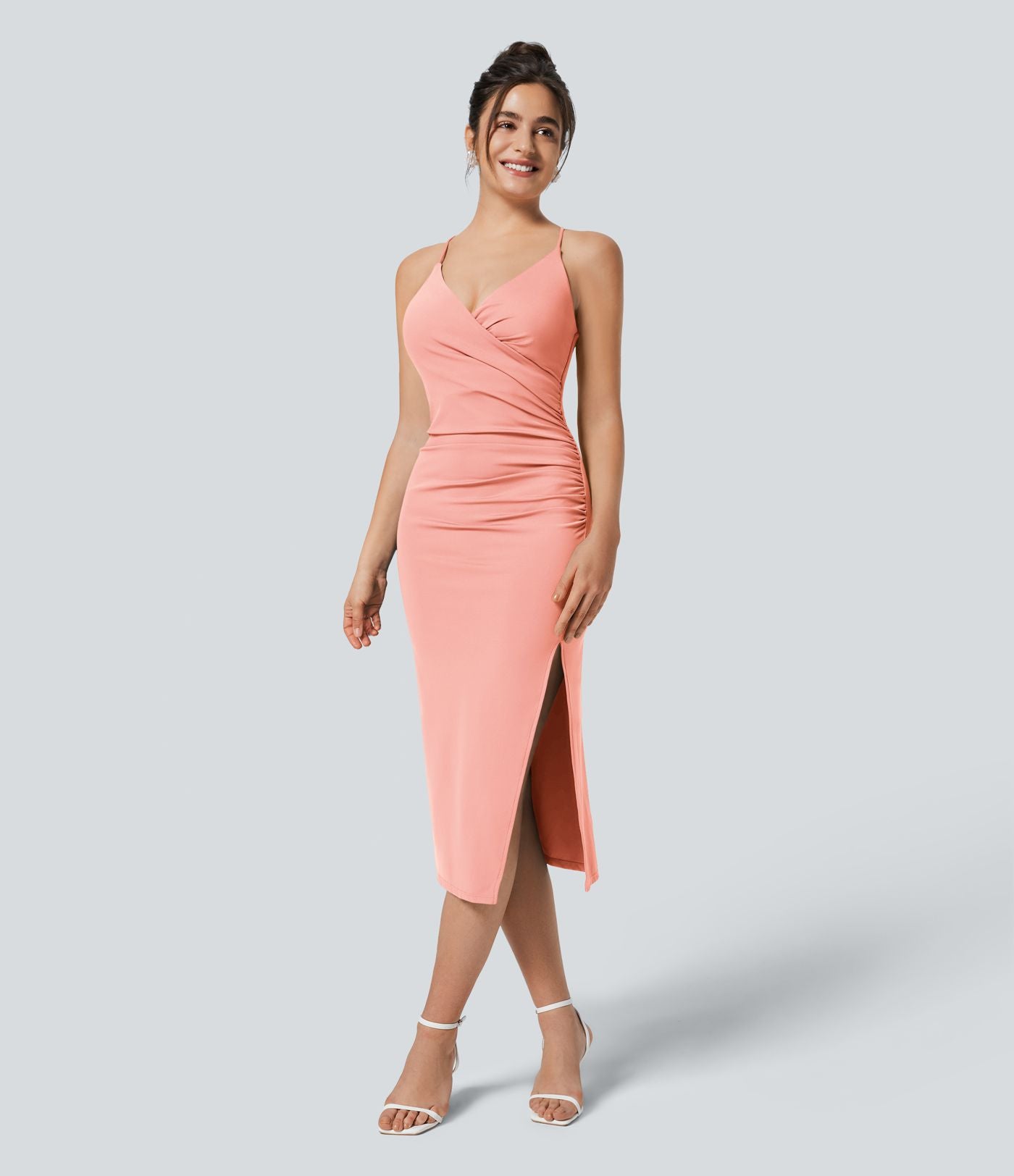 Robe moulante SoftlyZero™ Airy fendue à effet frais InstantCool, brassière intégrée, dos nu croisé à lacets, légèrement plissée pour invitée de mariage et demoiselle d'honneur