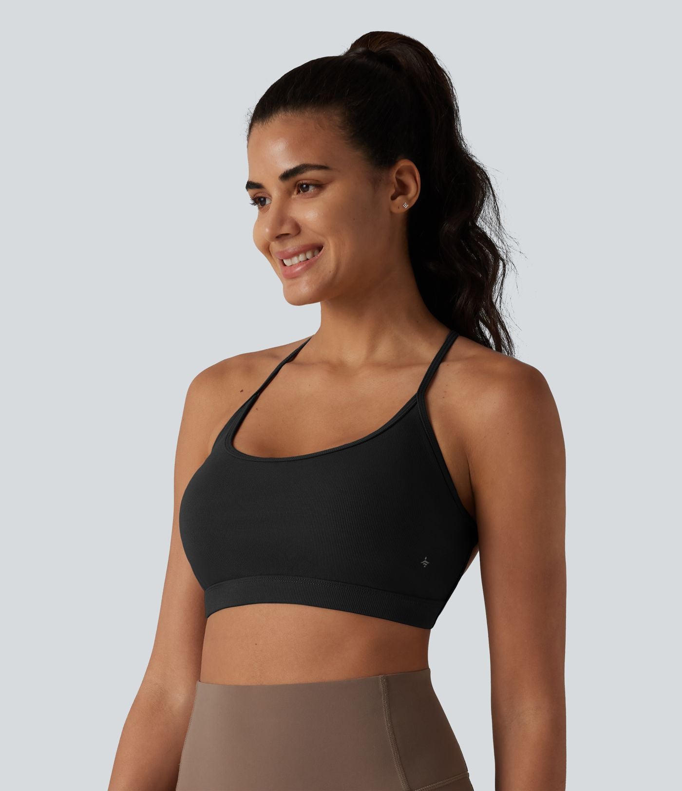 Brassière de sport de yoga en maille côtelée maintien léger dos croisé dos nu avec soutien-gorge intégré