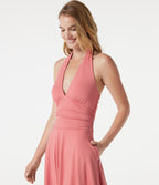 Robe mini décontractée, col V profond, dos-nu type licou, brassière intégrée, fronces, à poches