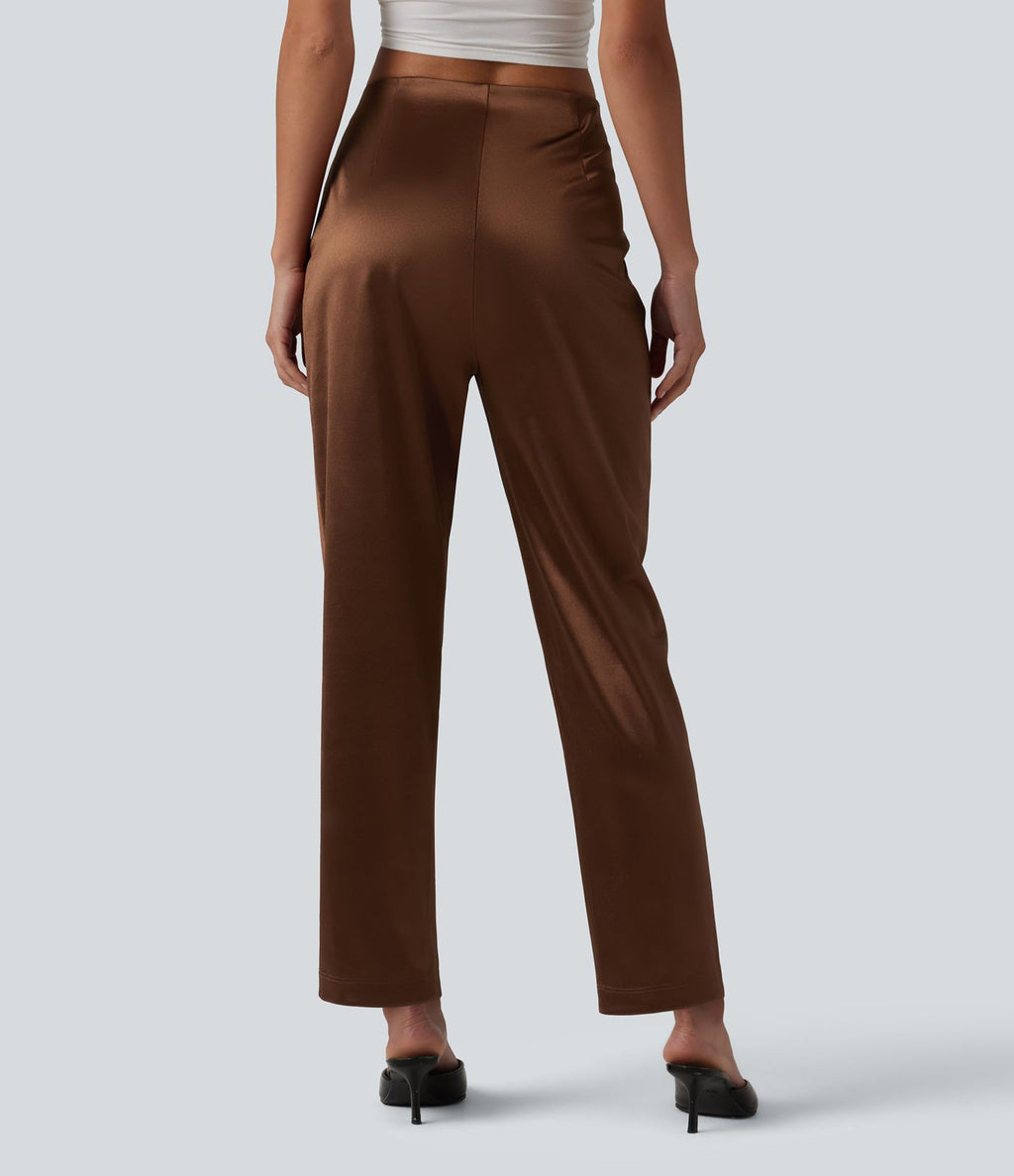 Pantalon tailleur fuselé en satin taille haute avec poches
