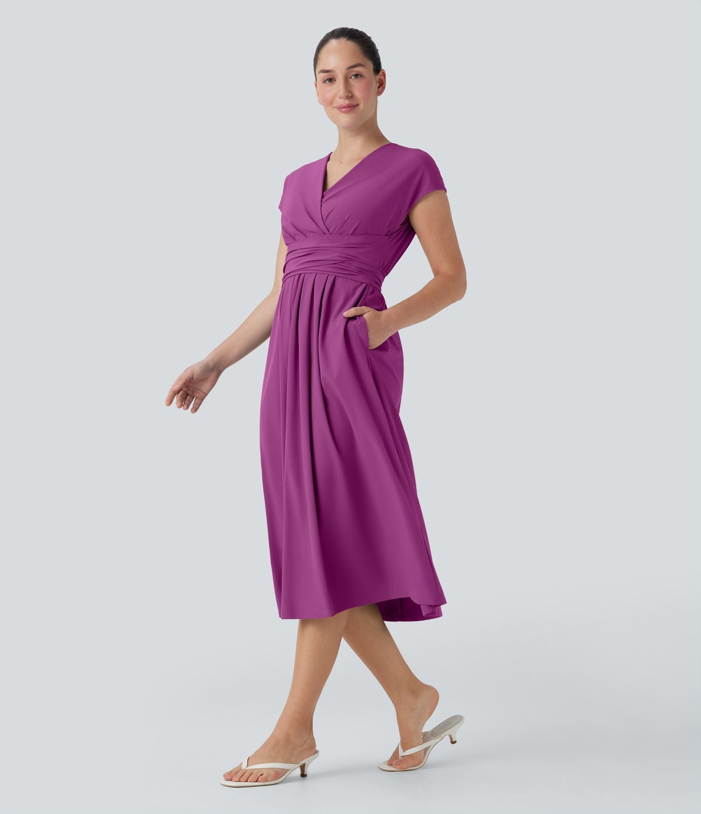 Robe midi Breezeful™ col V manches courtes à liens dans le dos séchage rapide avec poches latérales