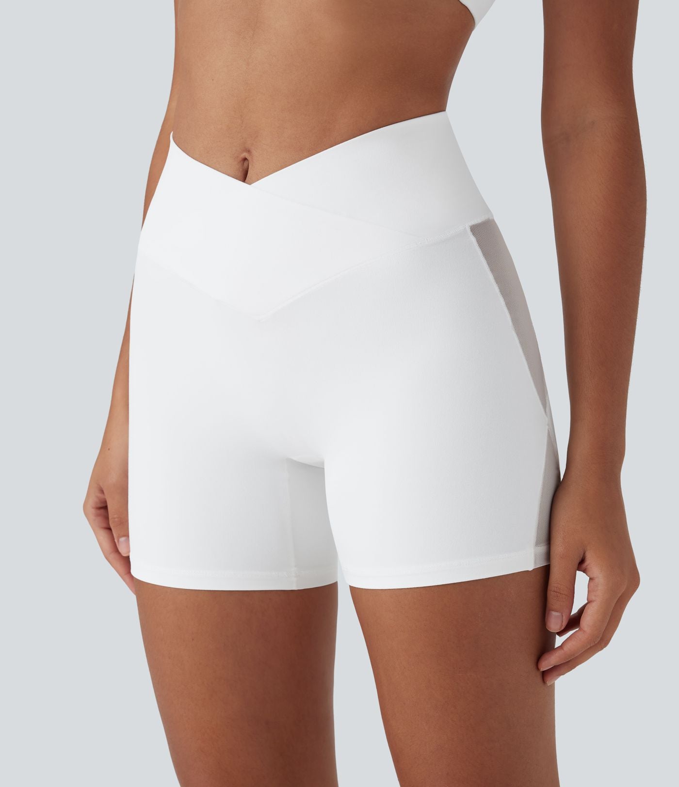 Short cycliste de yoga Softlyzero™ taille haute avec design croisé, filet contrasté, poche arrière et protection UPF50+ - 12,5 cm