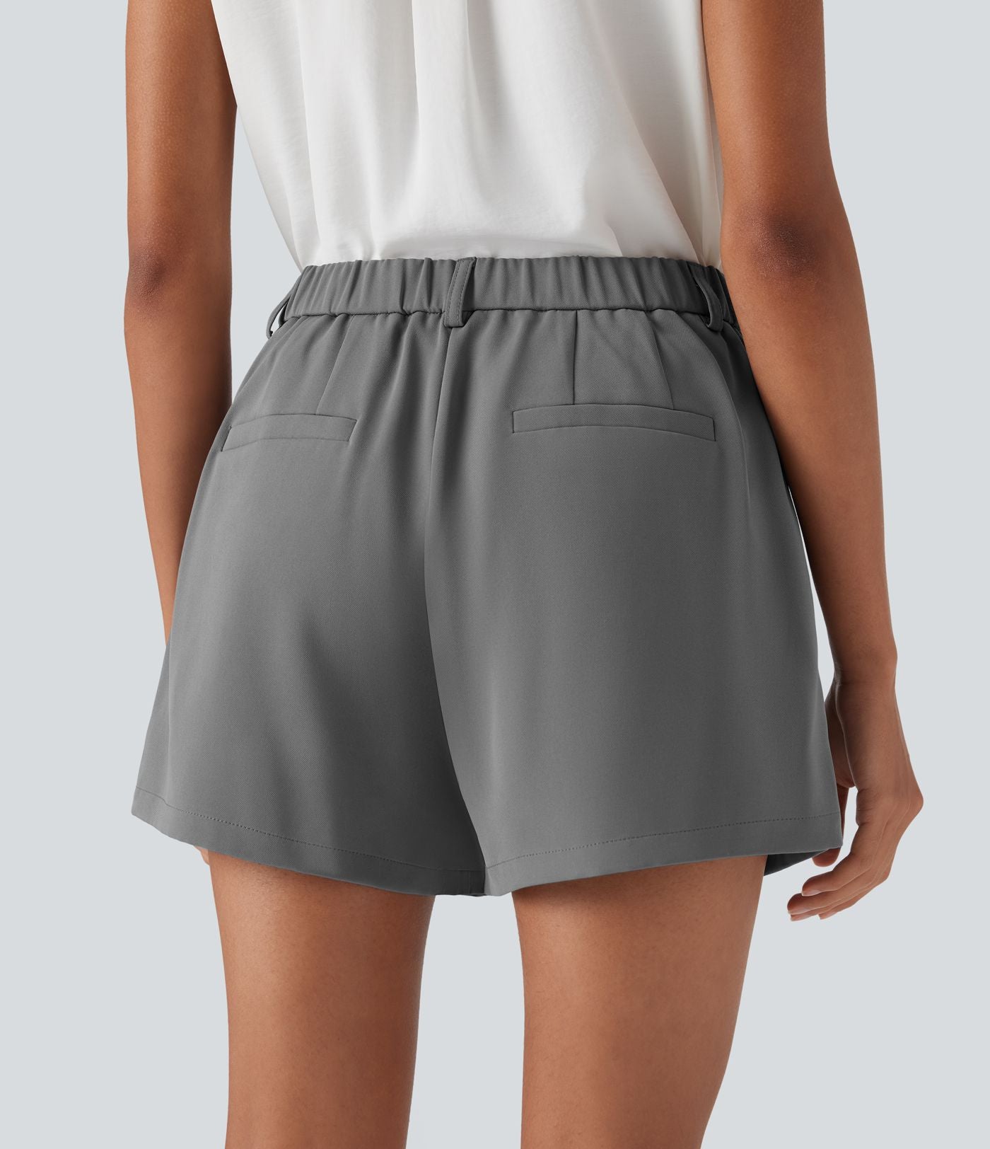 Short tailleur taille moyenne avec poches latérales