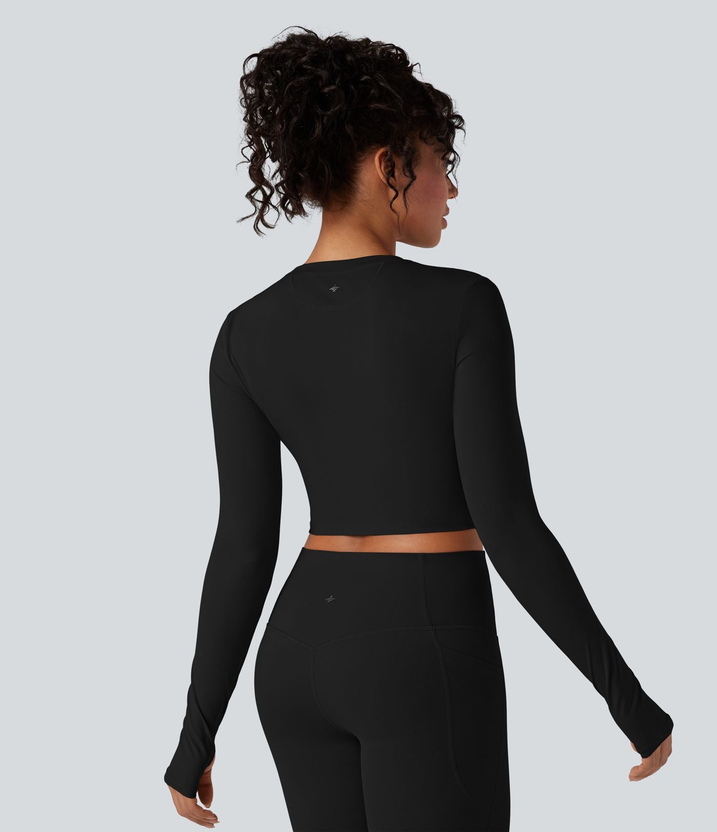 Top de sport yoga court Halara UltraSculpt™ col rond manches longues avec trous pouces