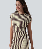 Robe T-shirt casual midi col rond manches courtes rayures gauffrées à ourlet asymétrique fendu
