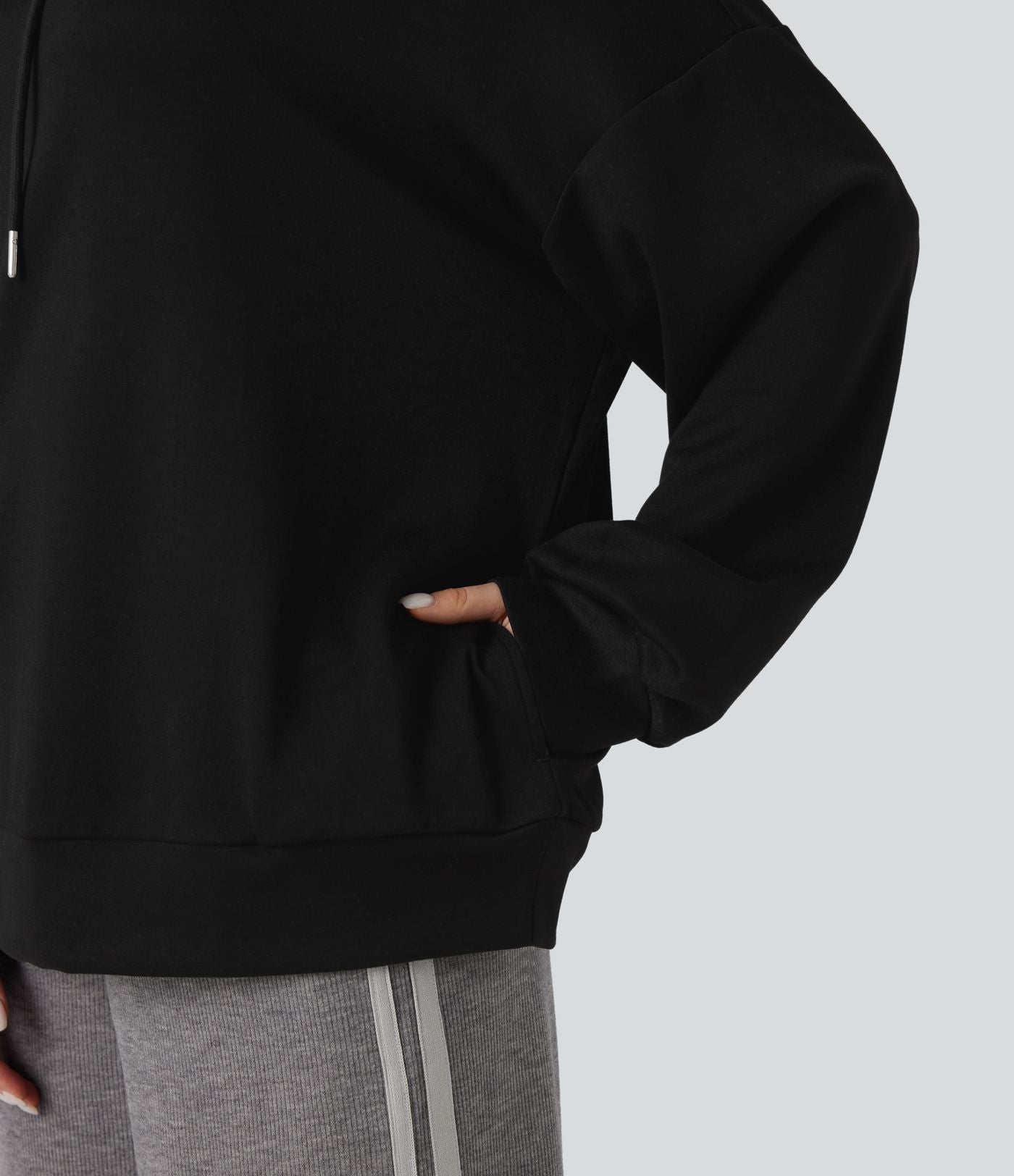 Sweat-shirt à capuche manches longues avec poches
