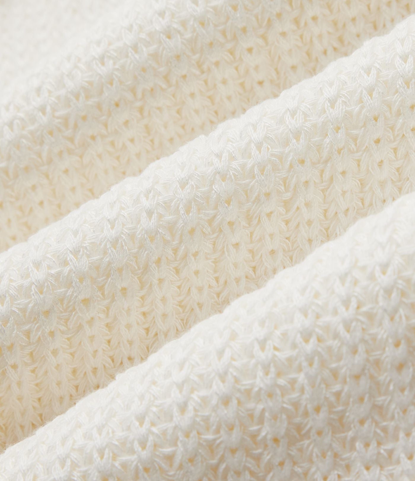 Robe mini sans manches à col rond avec découpes