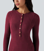 Robe longue fluide maille côtelée col henley manches longues