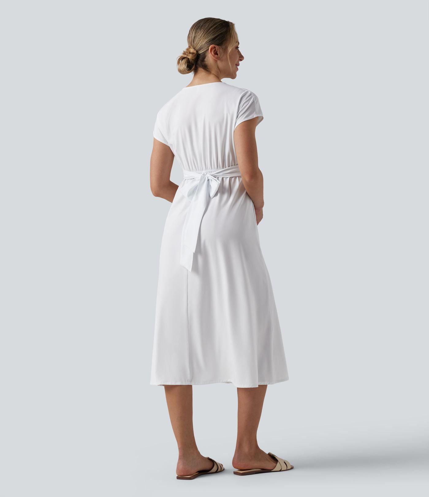 Robe midi Breezeful™ col V manches courtes à liens dans le dos séchage rapide avec poches latérales