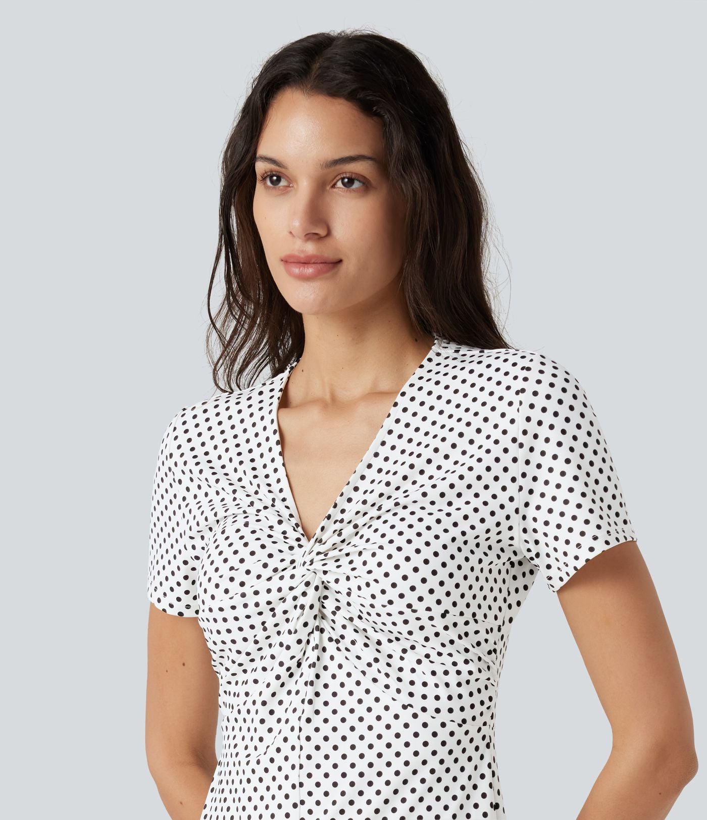 Robe midi décontractée à pois, col V, manches courtes