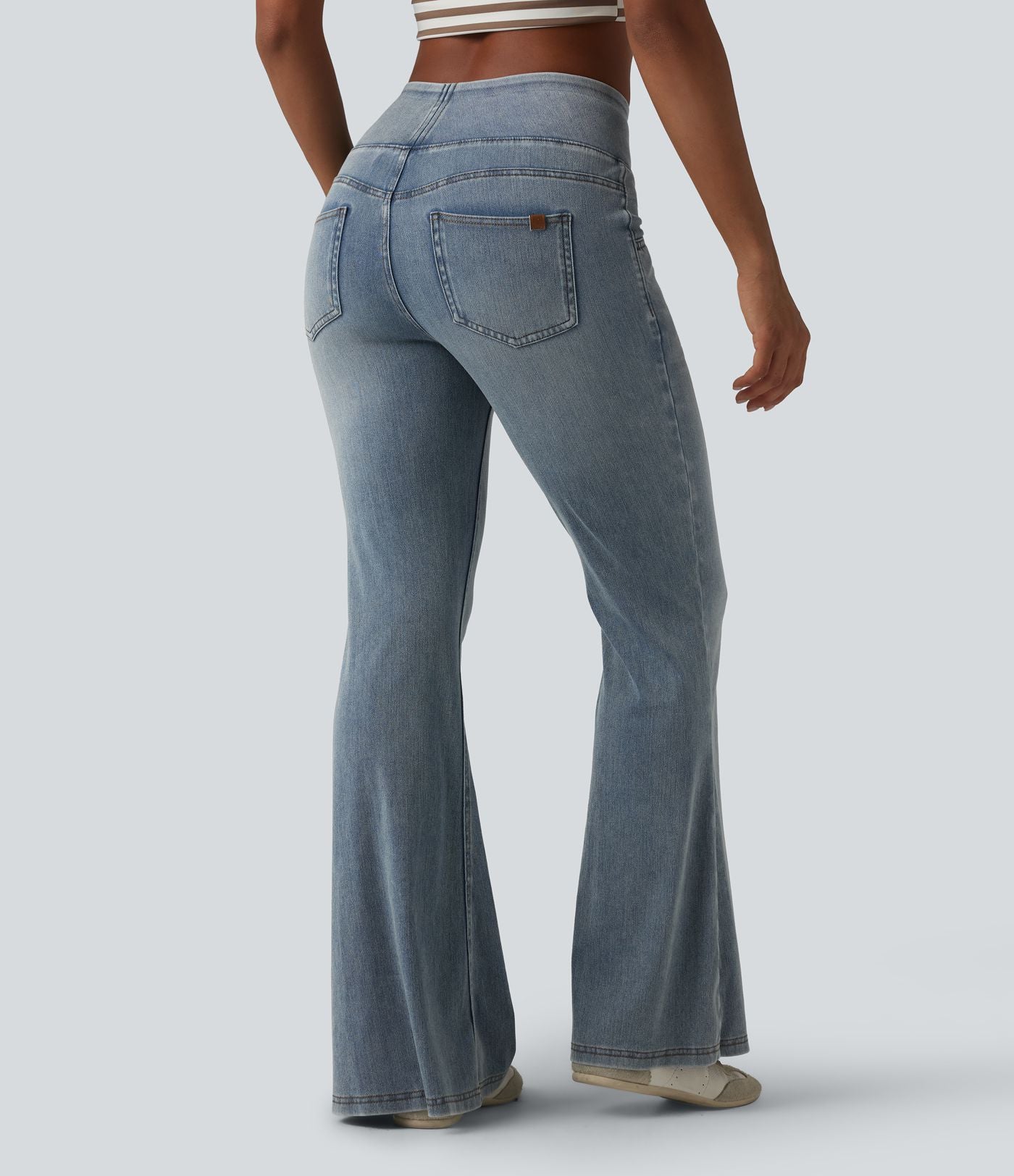 Halara Flex™ Jean évasé décontracté taille mi-haute en lyocell délavé avec poches