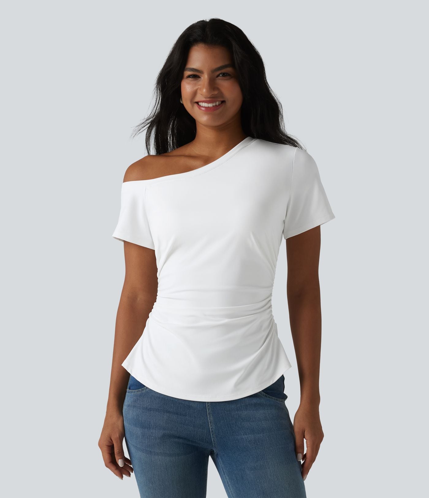 T-shirt SoftlyZero™ Airy asymétrique épaule dénudée froncé avec fente, brassière intégrée et effet frais InstantCool