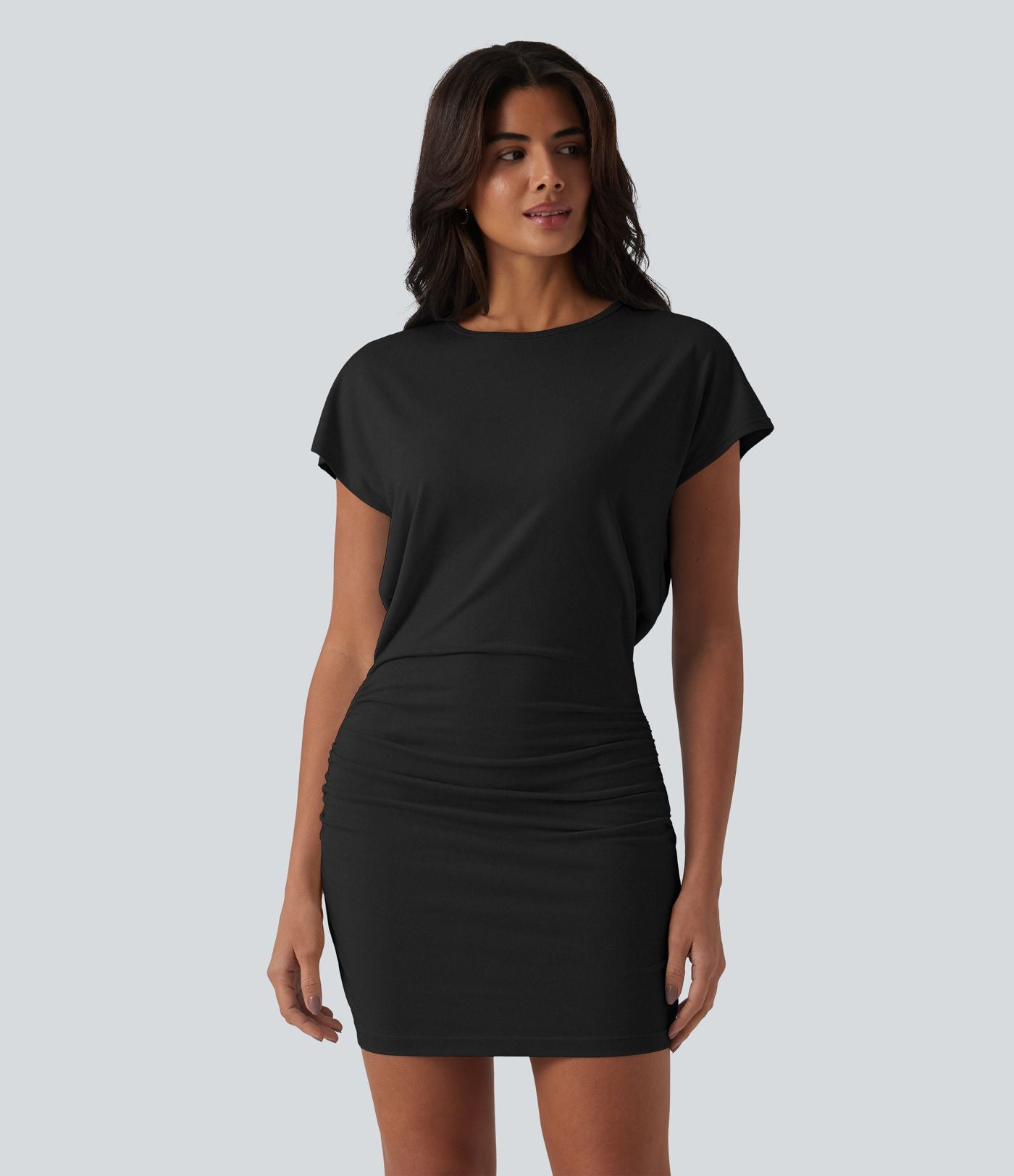 Robe casual moulante col rond manches courtes longueur mini allongée