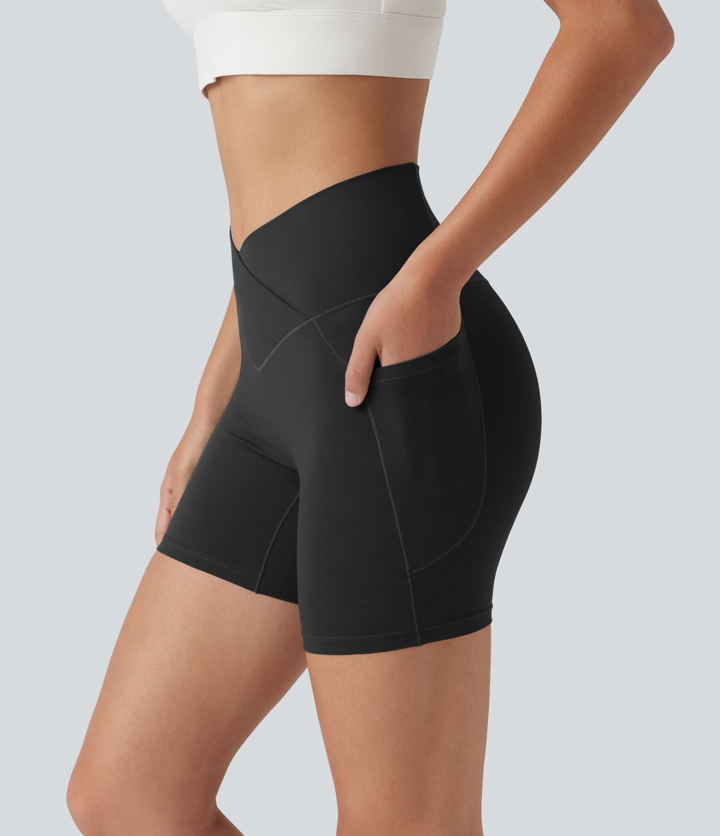 Short cycliste de yoga SoftlyZero™ 13 cm taille haute croisée avec poches et protection solaire UPF50+